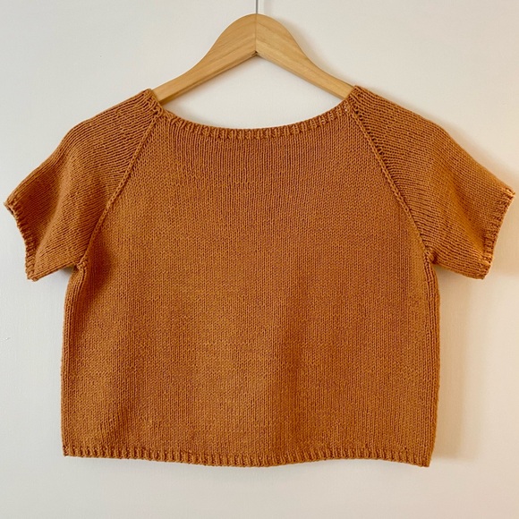 Hand knit crop top - Picture 4 of 4